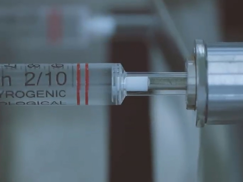 一飞冲天300倍游戏移液管自动塞芯机助力医疗耗材智能化生产升级